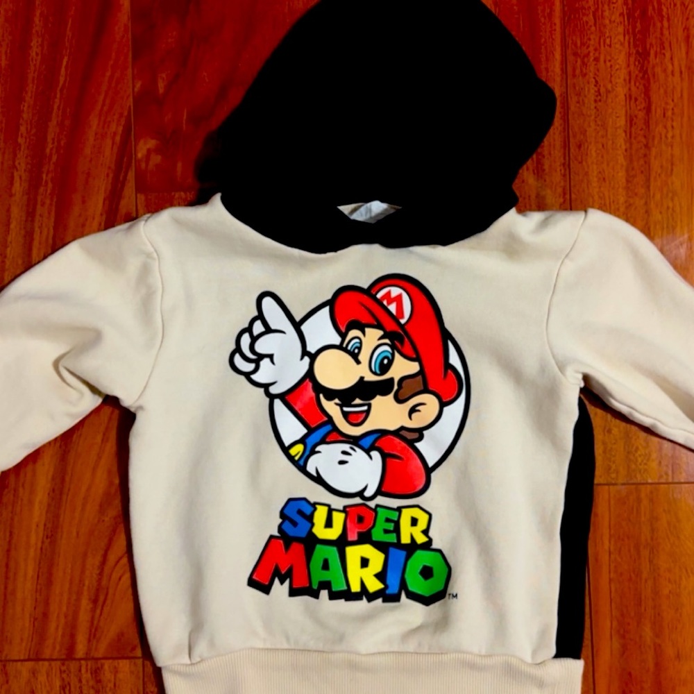 H&M Super Mario Bros hoodie in great condition 2T